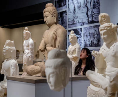 Penguin dances with Russian 'swan' at Harbin Grand Theatre